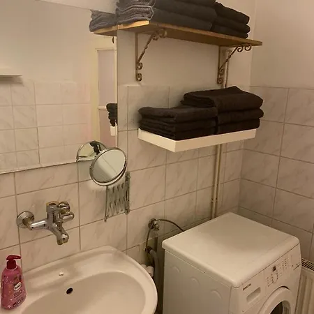 Graf Angelo Ans Keine Parkplaetze Um Die Ecke Kostenpflichtig Apartamento Praga